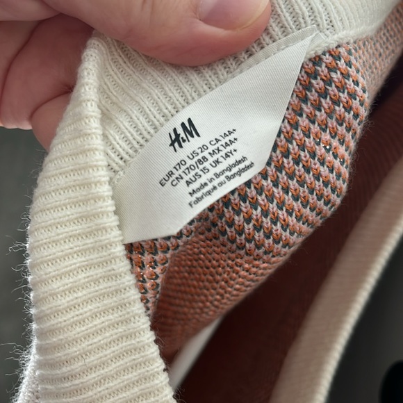 H&M | Sweater - Picture 6 of 6